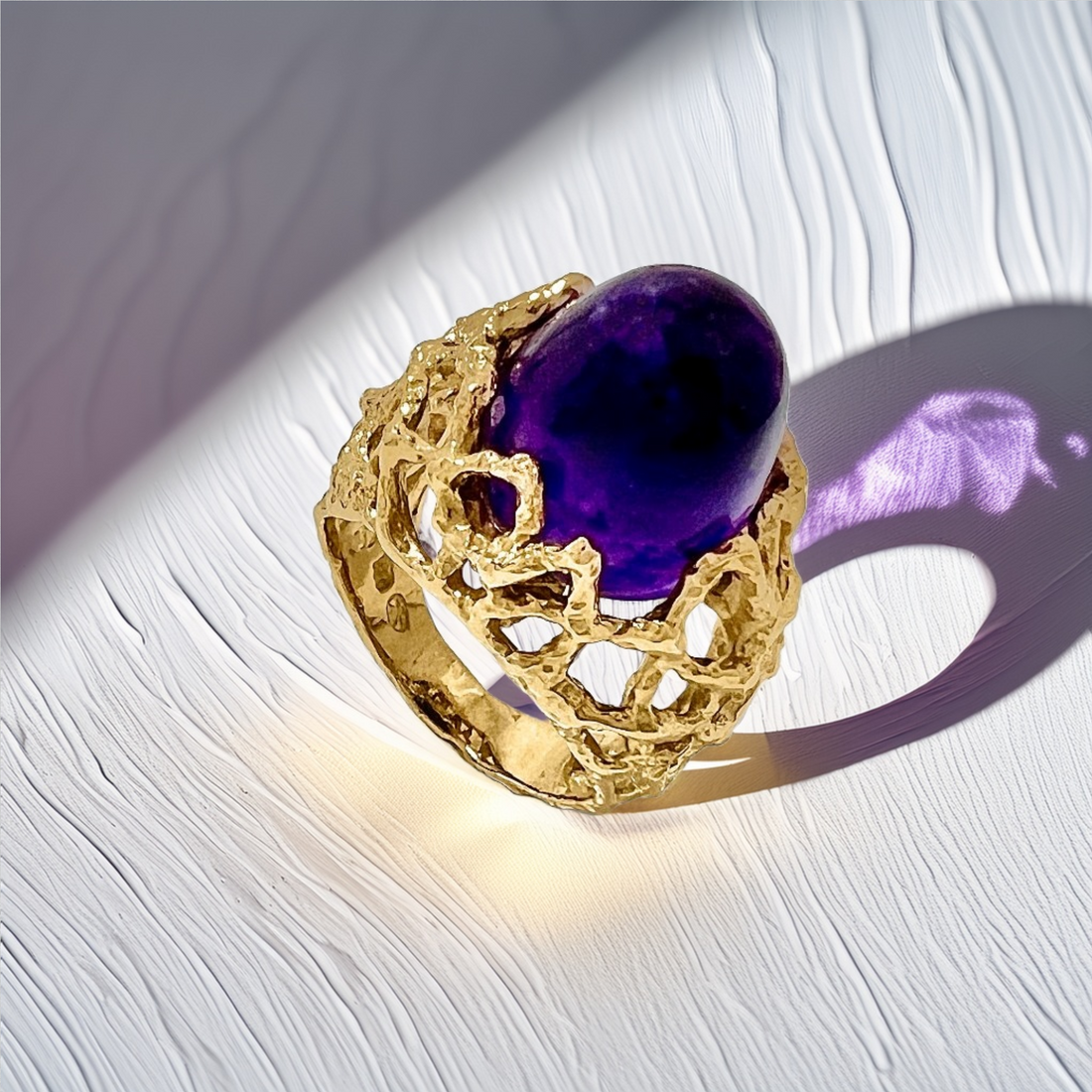Cabochon Amethyst Statement Ring 18kt