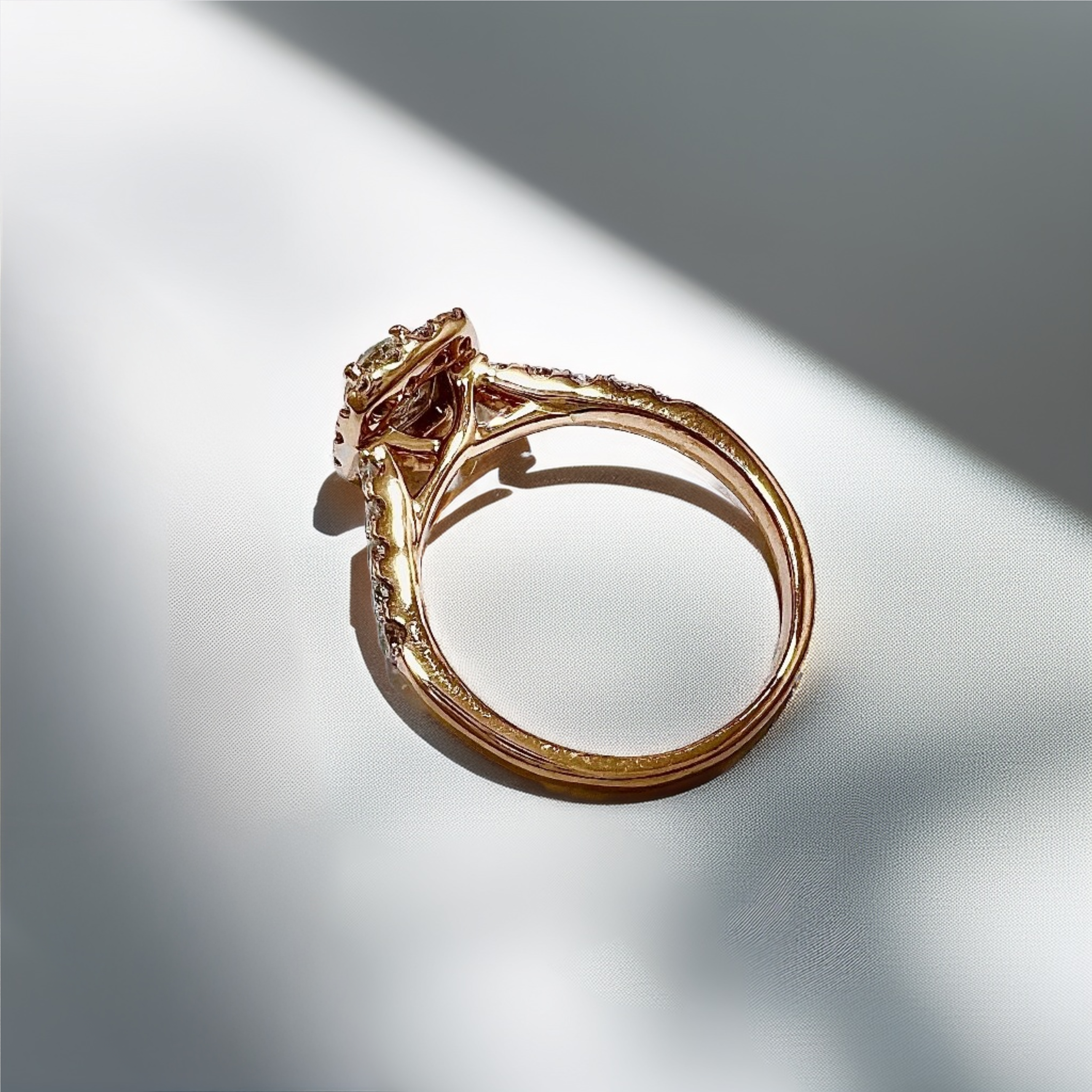 Round Diamond Halo Engagement Ring 0.85tcw