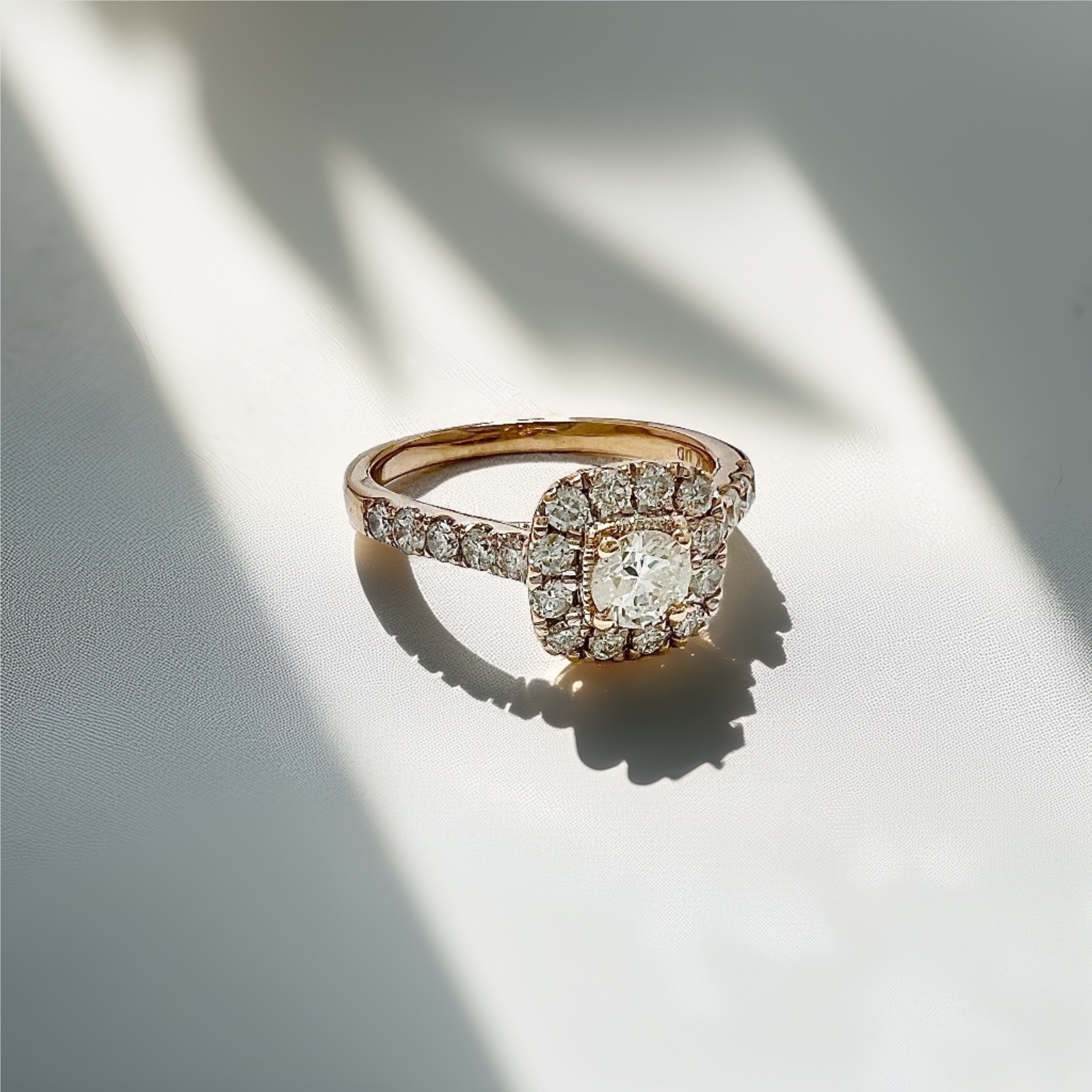 Round Diamond Halo Engagement Ring 0.85tcw