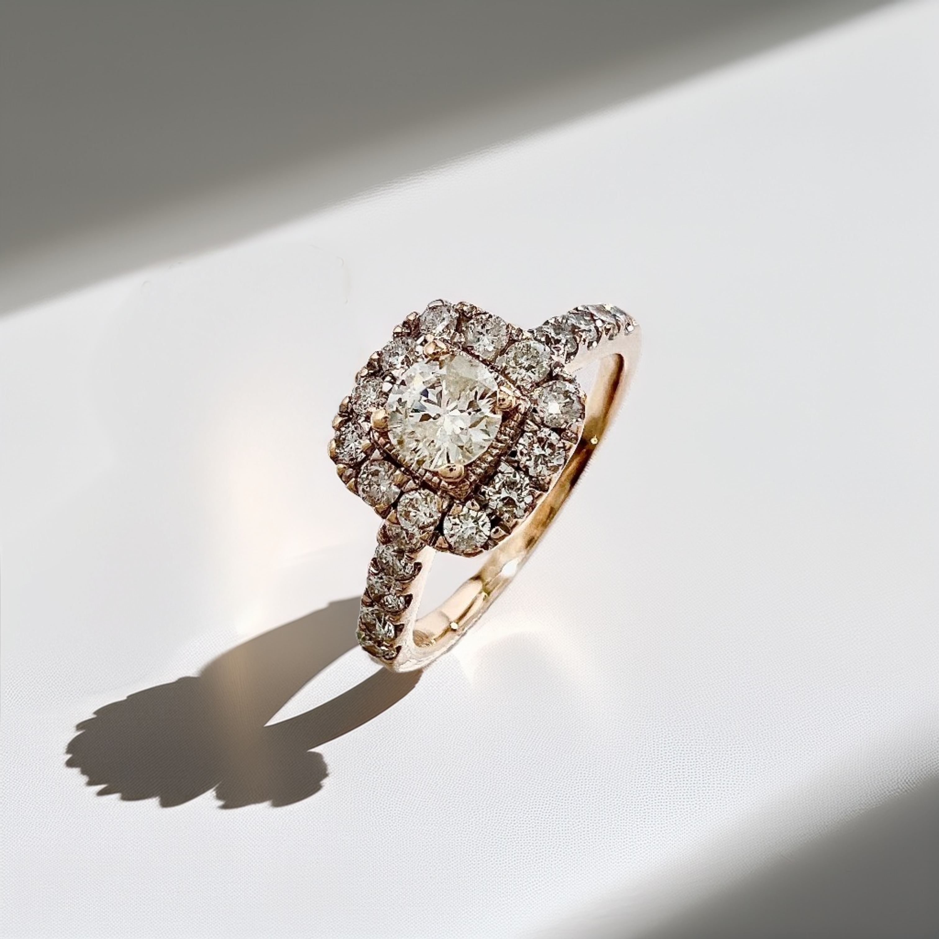 Round Diamond Halo Engagement Ring 0.85tcw