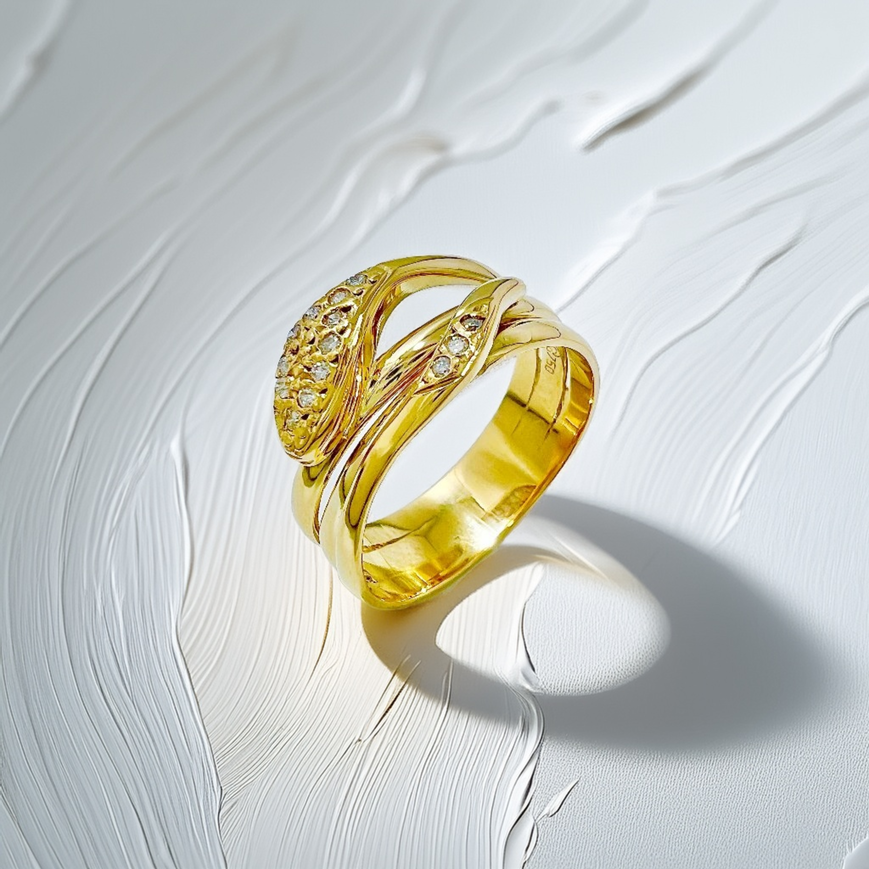 Serpent Diamond Ring 18kt 0.15tcw