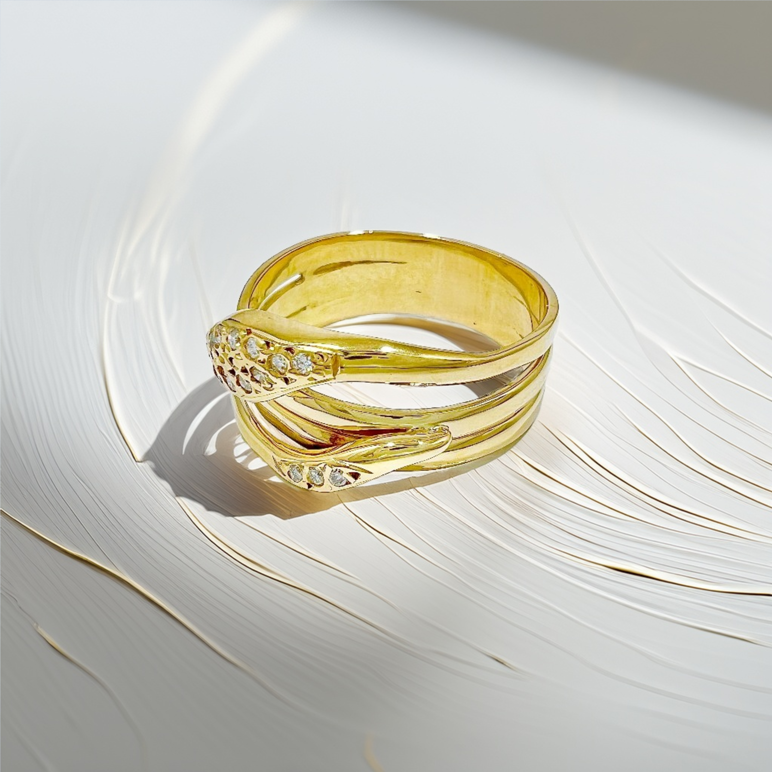 Serpent Diamond Ring 18kt 0.15tcw