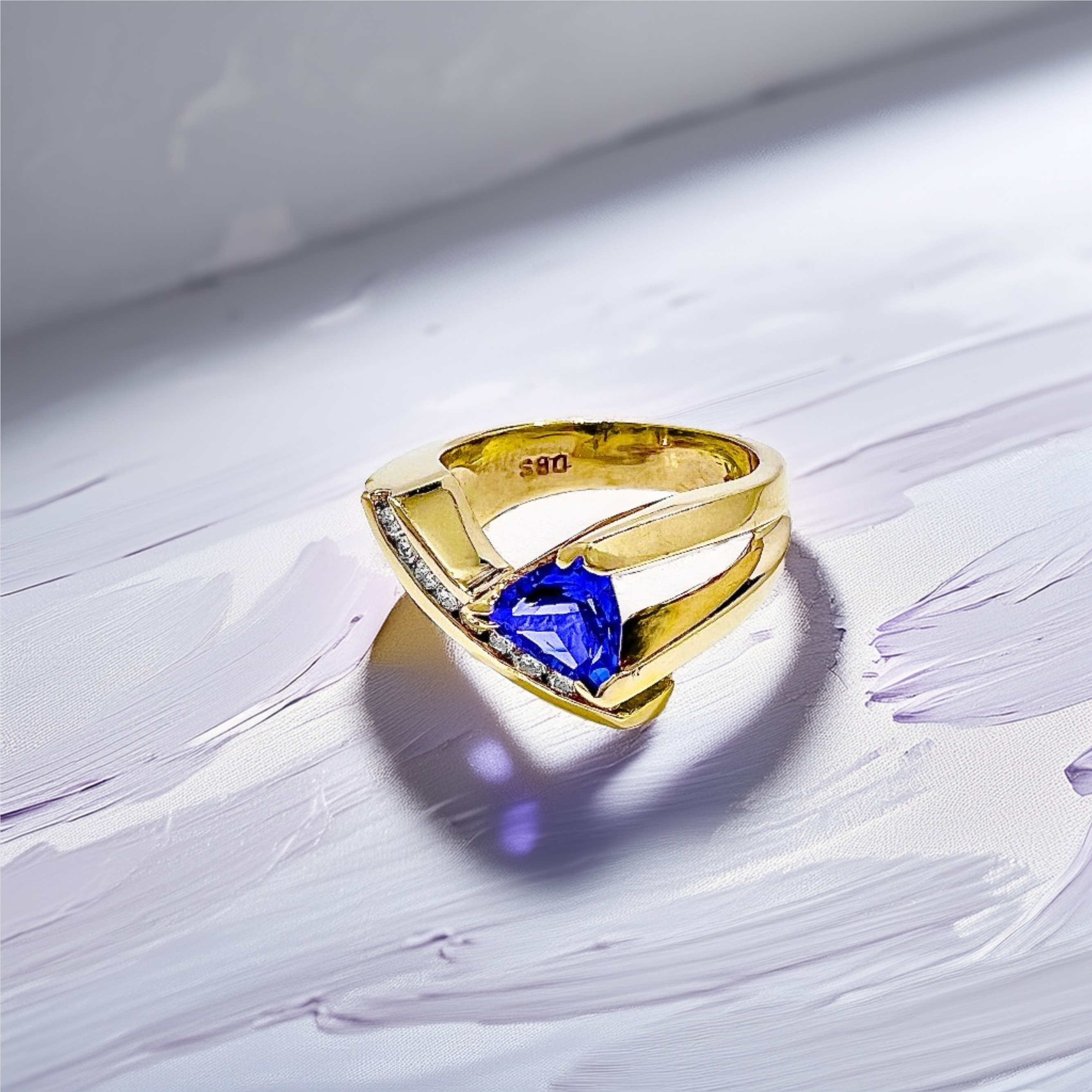 Trillion-Cut Tanzanite Diamond Ring | Unique Rings