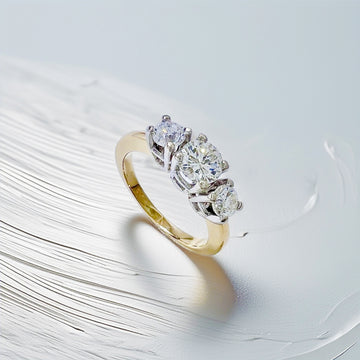 Round Diamond Three-Stone Engagement Ring 0.85tcw